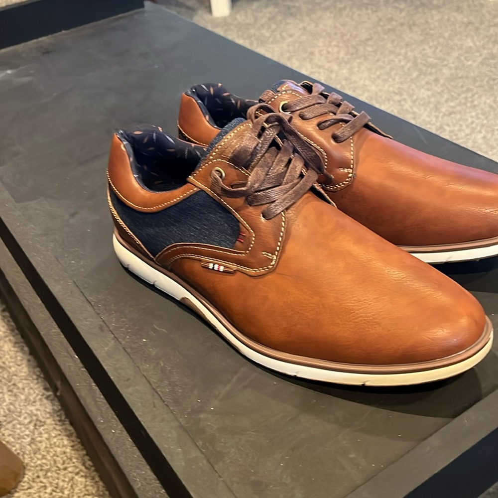Never Worn Men’s 9.5 Brown Dress Shoe with comfort foam